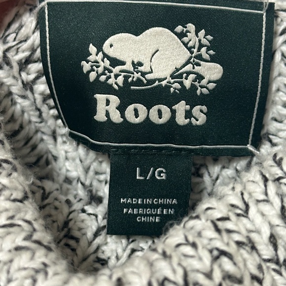Roots Grey and White Knit Turtleneck Sweater - Picture 4 of 5